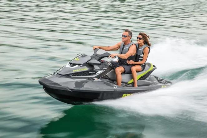 2015 SEA-DOO GTX LTD 215 - ACTION 1