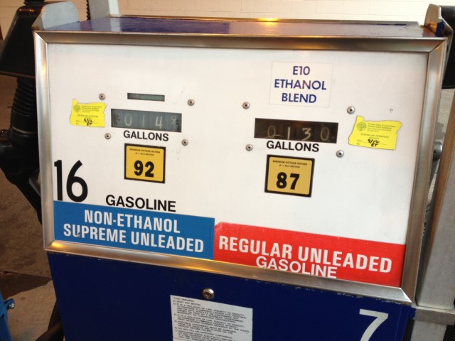 non-ethanol-gasoline-pump_100408673_m