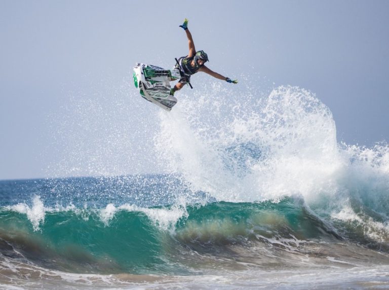Video: Extreme Freeriding in Ixtapa, Mexico