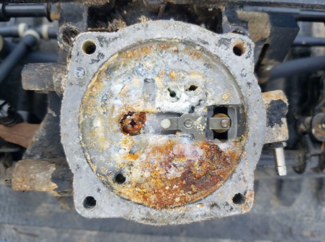 how to clean corroded aluminum carb