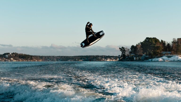 Video: The Awake RAVIK S 22 Electric Jet Board Has Arrived