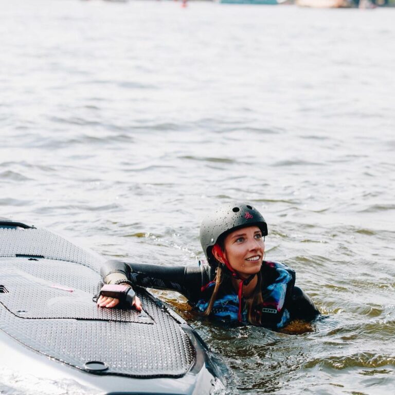 Radinn Hosts Surf Club in Sweden for All Skill Levels