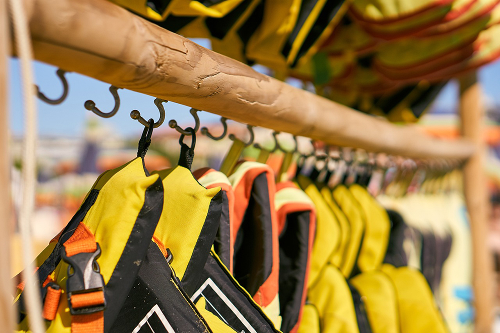 life-jacket-4509312_1280